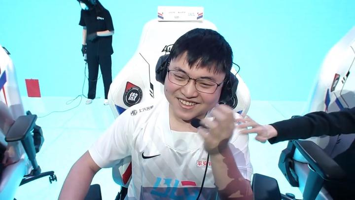 Uzi回归赛场，出色防守首场状态亮眼，皇家马德里观众沸腾！